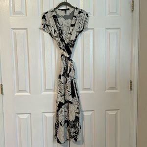 White House Black Market size extra small black, white and tan maxi dress.